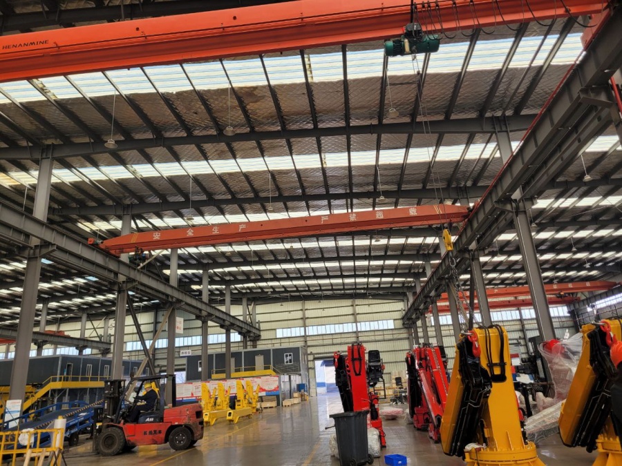 Завод по изготовлению КМУ BOB-LIFT: взгляд изнутри.